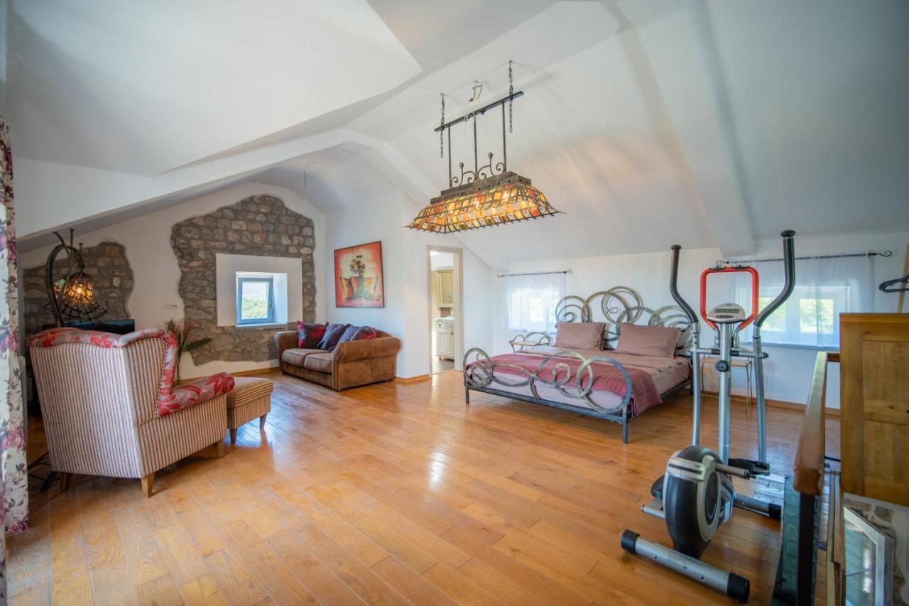 Villa Toscana With A Pool Tivat Exterior foto